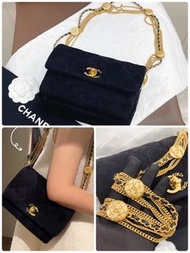 Chanel 22A classic flap 復古腋下金幣徽章鏈條包～又美又特別  尺寸約20*15cm