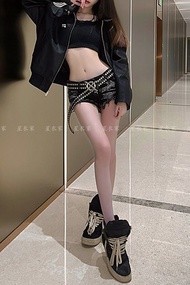 กางเกงขาสั้นยีนส์เอวต่ำสไตล์อเมริกัน Y2K สำหรับผู้หญิง ฤดูใบไม้ร่วง 2025 กางเกงขาสั้นทรงบาง ขอบขนนุ่