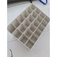 Lisptik 24-slot white shelf