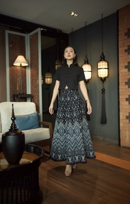 เซ็ทแพรวาพันดาวสีดำV1และV2 เสื้อคอจีนกระดุมมุกและกระโปรงทรง8ชิ้น