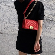 CHANEL紅色牛皮山形紋金扣BOY20CM/A67085