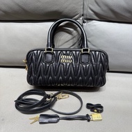 miumiu繆繆Arcadie保齡球包 尺寸25*16*8