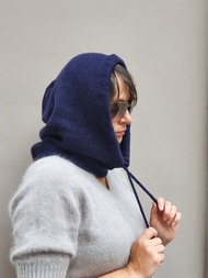 美利奴羊絨針織帽兜。海軍藍滑雪面罩