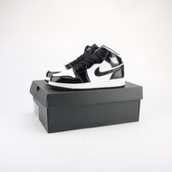Nike Air Jordan 1 Mid 黑白熊貓