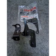 Y15ZR LEG SHEILD LOWER COVER BRACKET SET (YAMAHA)