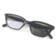 狀況極佳的 GENTLE MONSTER LOTI-01 太陽眼鏡，由 J Soul Brothers III 成員 Hiroomi Tosaka 佩戴，黑色鏡框，灰色鏡片，尺寸 54，型號 19-1