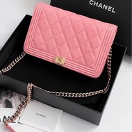Chanel • 經典奶昔粉荔枝牛皮金釦Le Boy Woc鏈條包