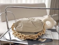 BV 白色雲朵包 Bottega Veneta Chain Pouch Plaster Calfskin