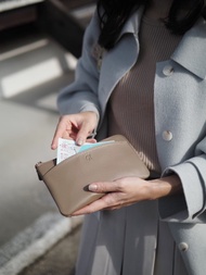 Doona (花生棕)：長夾, 拉鍊長夾, 柔軟牛皮, 極簡, 精巧, 棕色