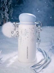 星巴克雪耀奇境毛毛吊飾保溫瓶 420ML STARBUCKS 星巴克 冬季隨行杯 不銹鋼杯保溫杯代購水杯冰壩杯咖啡杯 聖誕 限定 黎深痛杯 毛絨球掛繩 星巴克杯 全新 毛絨掛飾