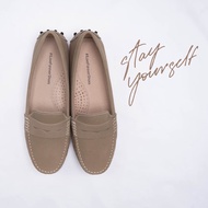 Forever Shoes - Simply The Best in Tortilla รุ่นนี้เป็นงานหนังกลับนะคะ สีน้ำตาลอมเทา สวย Classic มากค่ะ