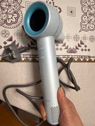 LIVI 負離子吹風機