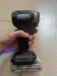 Makita牧田173日版跟全新三星25R透明薄電池。可以用原裝充電器