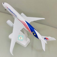 Malaysia Air Lines Airplane Model with Wheels Extremely Beautiful Fullbox / Toy Airplane Figure for 