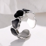 แหวนดีไซน์เรียบหรูจาก StainlessSteel กระชับมือออกแบบมาเพื่อใช้งานกับแหวนสแตนเลส