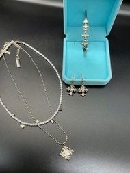 莫桑鑽/18K/貝珠雙鏈十字架設計款頸鏈/手䤥/925耳環 (一套) - 罕有