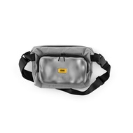 CRASH BAGGAGE กระเป๋าสะพายข้าง รุ่น SOFT CROSSBODY  สีเงิน