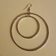 單隻Valentino耳環