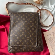 LV 翻蓋老花王菲包