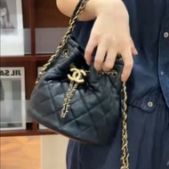 Chanel 油蠟羊皮金幣水桶包（斜背/手提）兩用