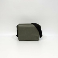 LV軍綠色牛皮District PM下蓋郵差包M30970