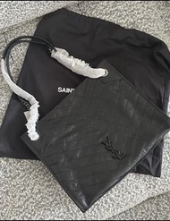 SAINT LAURENT YSL Niki Logo Tote Bag  手袋 鏈條褶皺 大容量 皮革 托特 購物袋 手提 單肩包 大號 女款 黑色 | 577999-0EN04-1000（偏小號）