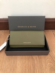 กระเป๋าสตางค์ charles and keith 7.5 นิ้ว