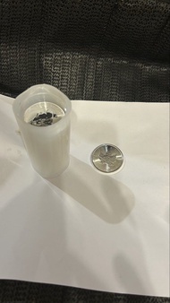 售加拿大楓葉純銀幣  重量為 1 盎司，純度高達 .9999 的純銀  550元/枚  －桶25杖