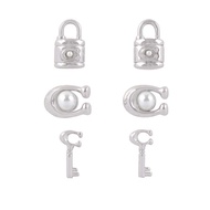 【COACH】玻璃珍珠C Logo/鎖頭/鑰匙造型耳環禮盒組(銀色)/平行輸入