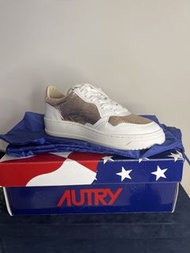 Autry gold trainers