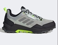 Adidas TERREX AX4 登山鞋