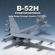 B-52H Long Range Jet-Powered Strategic Bomber Plane Fighter Model 1/200 Military Aircraft Die-cast A