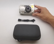相機的愛 在於 誠意與體現! OLYMPUS ∞ Stylus ZOOM 140 QD
全自動袋裝式相機 合新手! 
OLYMPUS ZOOM LENS 38-140mm
f4.0-f11高性能變焦鏡