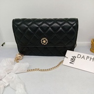 Daphne wallet on chain bag.