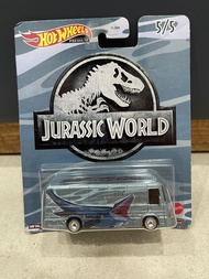 Xe mô hình đồ chơi bánh cao su Hotwheels 1:64 PREMIUM - JURASSIC WORLD - HW Tour Bus