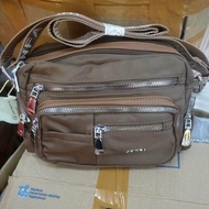 Tas selempang wanita kanvas junfa kode A9955-365 uk 25x10x15 cm import