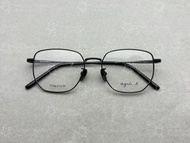 agnes b. AB70104男女款眼鏡框 純鈦超輕款  提供數據可配鏡片 size：52-17-145總寬142框高43重量14克 平光鏡 可配度數眼鏡 近視鏡 漸進鏡片，全港最快 最抵 鏡片服務