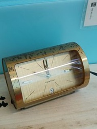 瑞士名牌古董鐘Swiza，機械上鏈鐘,功能全正常，有鬧鐘及日期，走時準確，8日鏈，少有圓柱體形。可在屯馬綫烏溪沙站至土瓜灣沿途各站交收，或中文大學站交收
