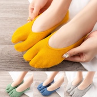 IVLOVE - Kaos Kaki Invisible socks Dua Jari Gaya Jepang Unisex Kaos Kaki Tapak Jempol Wanita Korea