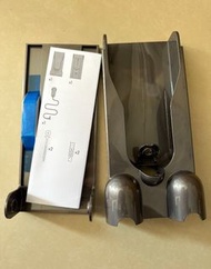 Dyson V11 V15 無線吸塵機 掛墻架、 充電架，原廠全新未用過，連螺絲和說明書