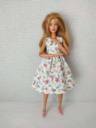 芭比娃娃的 PDF 縫紉圖案。