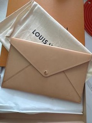 LV pouch