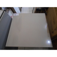 AYM-443 Granit 60x60 - Motif Polos - Essenza ivory