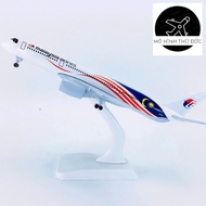 Airplane Airbus A350 MALAYSIA Brand AIRLINES High Quality Metal Model with Wheels 1:400 Scale | Coll