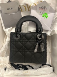 ［閒置品］正品 MINI LADY DIOR BAG Black Ultramatte Cannage Calfskin Reference: M0505SLOI_M989