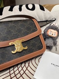 Celine TRIOMPHE classic medium, 凱旋門金扣box,100%Authentic,unused 💎尖沙咀中港城商場UG 42 A