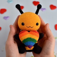 Pride plush bee with rainbow heart / Pride Flags / LGBTQ+