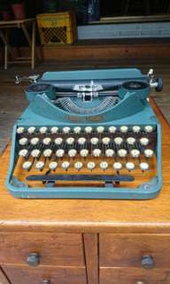 Vintage Americana。復古事 美國古董打字機 約1950年代 復古