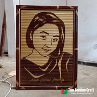Souvenir Kado Ultah Anniversary 1 Wajah Uk. 50x60 cm Bambu Ukir Custom