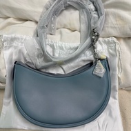 coach肩背手提多用半月包灰藍色